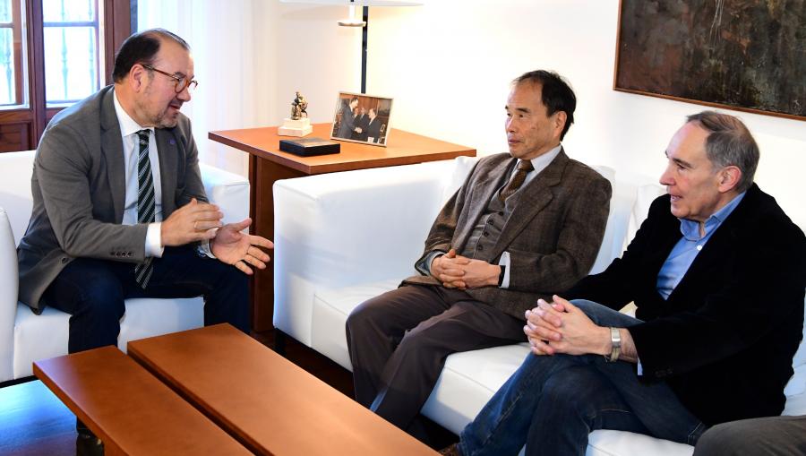 De esquerda a dereita, Antonio López, Tatsuya Nakada e Bernardo Adeva. FOTO: Santi Alvite