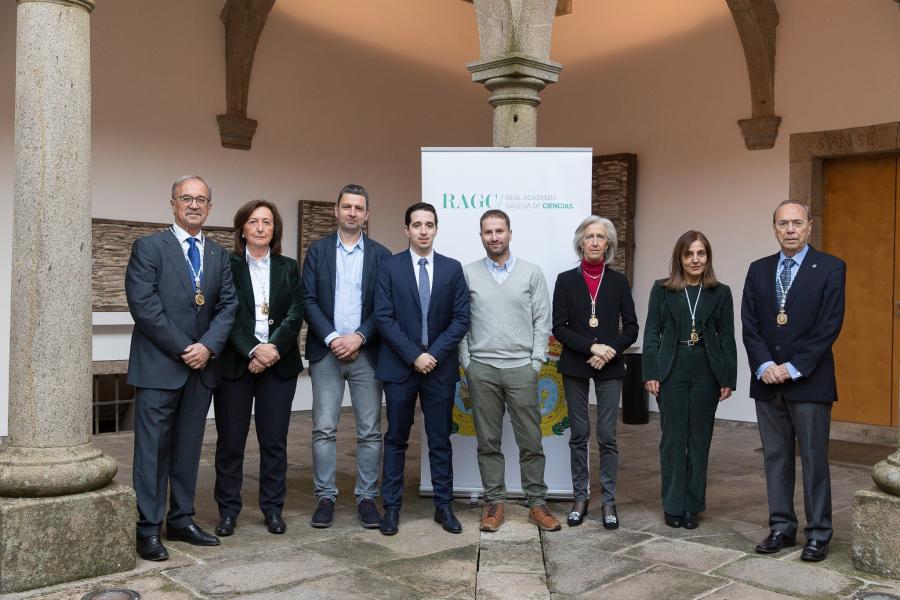 Membros da RAGC co equipo que desenvolveu un sistema de recuperación de información capaz de proporcionar resultados correctos e cribles