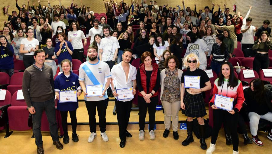 A vicerreitora de Estudantes e Cultura, Pilar Murias; o delegado do reitor para o Deporte, Javier Rico; e a decana María José Sampedro, participaron no acto de entrega de premios. FOTO: Santi Alvite