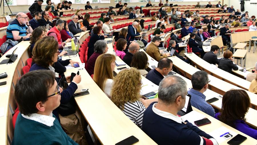 A renovación e estabilización do persoal conforman, xunto coas accións destinadas a devolver o estudantado ao centro da política universitaria e a transformación dixital, tres dos logros sobre os que se asenta o Informe de Xestión 2019-2022. FOTO: Santi Alvite