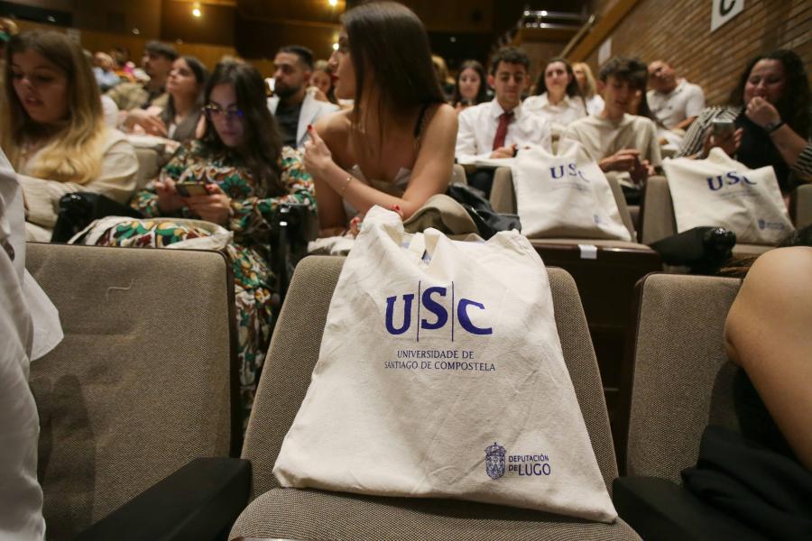 Alumnado de FP con elementos institucionais da USC