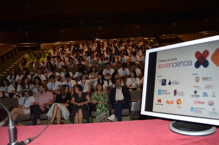 Participantes e autoridades, na apertura do XI Campus de Verán XuvenCiencia
