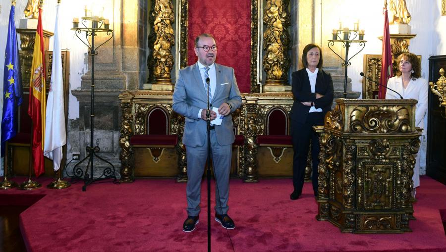 De esquerda a dereita, Antonio López, Pilar Bermejo e Dulce María García Mella. FOTO: Santi Alvite