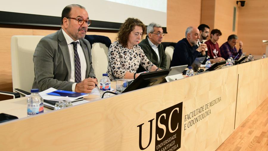 En primeiro termo, o reitor Antonio López Díaz e a secretaria xeral Dulce María García Mella. FOTO: Santi Alvite