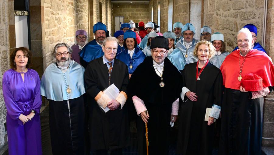 O reitor cos padriños e os homenaxeados O reitor cos padriños e os homenaxeados