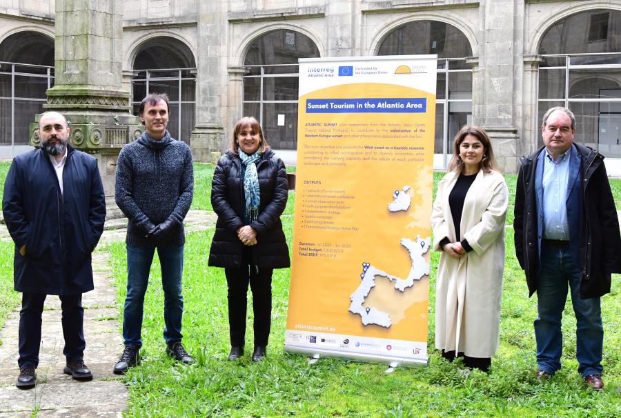 De esquerda a dereita, Ángel Miramontes, Jorge Mira, María José López Couso, Tania Afonso e Rubén Lois. FOTO: Santi Alvite