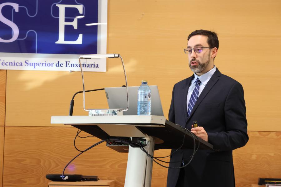 Daniel Granadero Rey no acto de lectura da tese