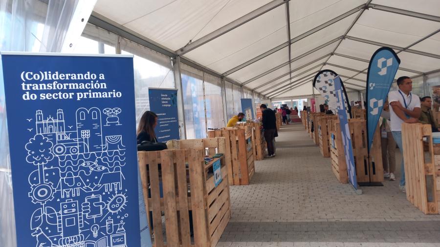 A xornada desenvólvese nunha carpa situada na Praza Horta do Seminario 