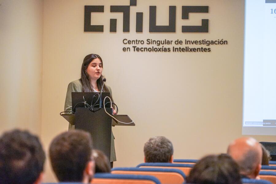 Lara Vázquez durante a lectura do seu traballo doutoral