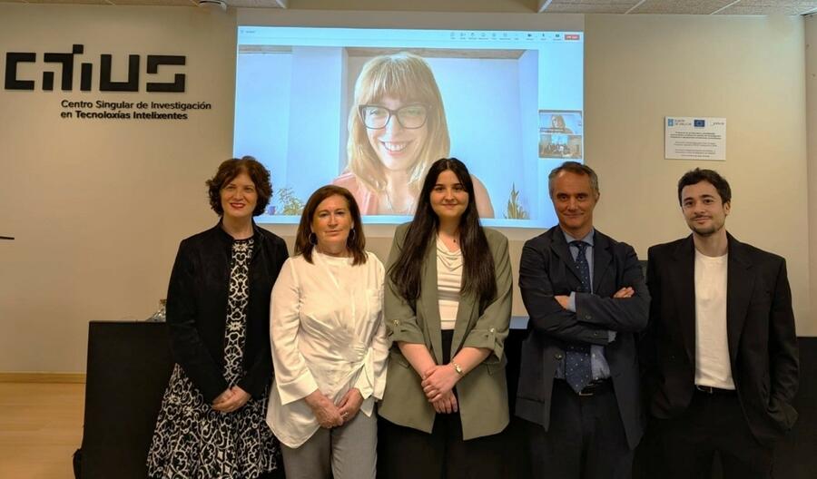 A doutora do CiTIUS co seu equipo investigador e membros do tribunal