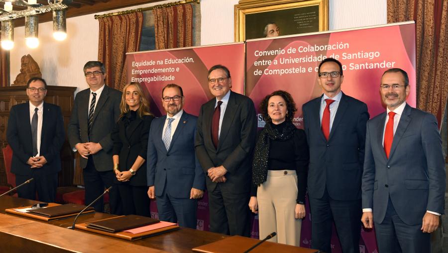 Foto de familia tras a sinatura