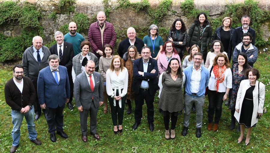 Foto de familia tras o acto de toma de posesión. FOTO: Santi Alvite