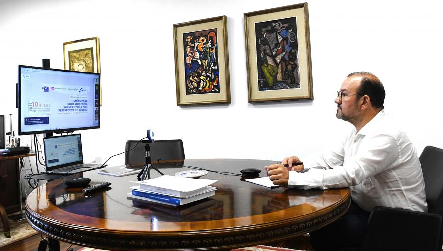 O reitor durante a súa intervención na xornada. FOTO: Santi Alvite