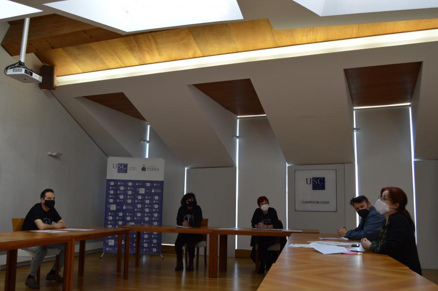 De esquerda a dereita, Jesús Varela Zapata, Montserrat Valcárcel, Tareixa Ferreiro, Rafael Mallo e Paloma Lugilde, na Vicerreitoría de Coordinación do Campus de Lugo De esquerda a dereita, Jesús Varela Zapata, Montserrat Valcárcel, Tareixa Ferreiro, Rafael Mallo e Paloma Lugilde, na Vicerreitoría de Coordinación do Campus de Lugo