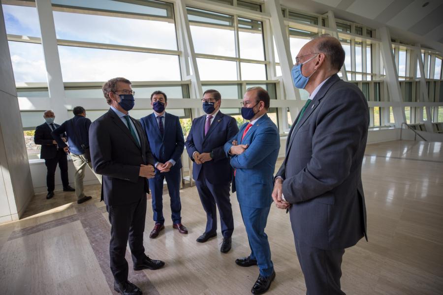 Os reitores e o presidente da Xunta, no acto de sinatura desta tarde. Foto: Xunta de Galicia