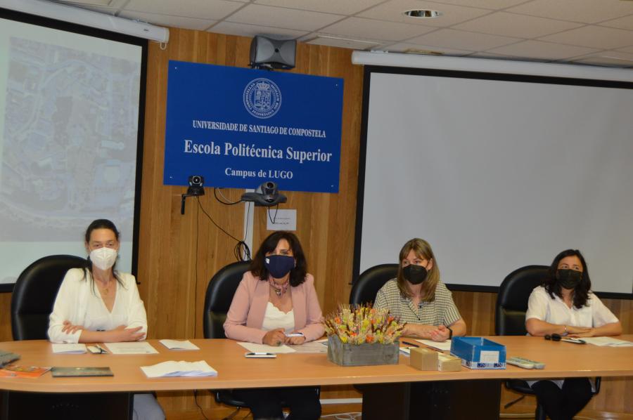 De esquerda a dereita, Isabel Iglesias, Montserrat Valcárcel, Pilar García e Cristina García, na inauguración do obradoiro 'Valgada do Campus', na EPS de Enxeñaría da USC