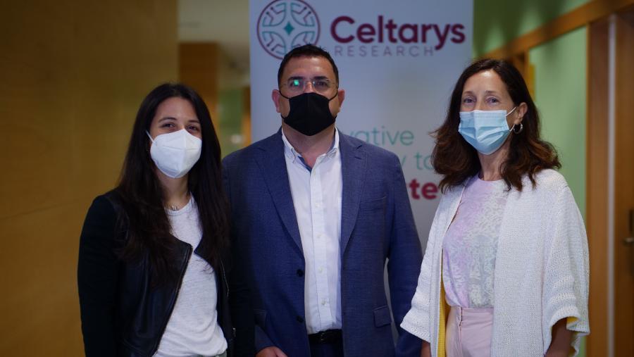 De esquerda a dereita, María Majellaro, Eddy Sotelo e Sonia Martínez Arca