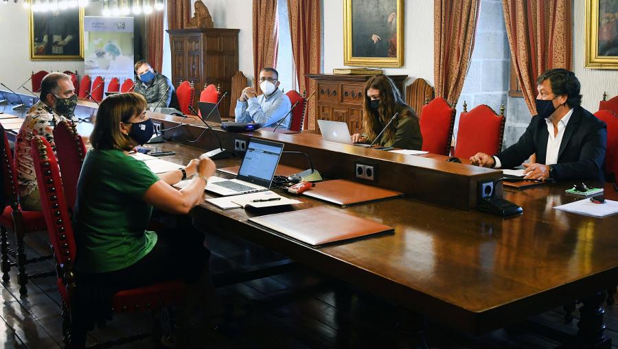 O comité COVID da USC reuniuse este martes no Colexio San Xerome. FOTO: Santi Alvite 