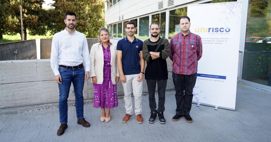 De esquerda a dereita, Pablo Mosquera e Inmaculada Rodríguez Cuervo (Unirisco) xunto a Alejandro Ramos, Álvaro Porto e Javier Toja (InVerbis). FOTO: Andrés Ruiz