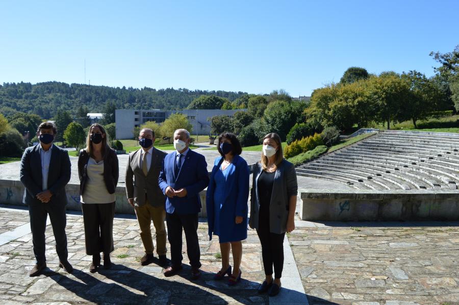 O reitor da USC e o presidente da Deputación de Lugo, no centro, xunto con outros responsables políticos e universitarios na Valgada do Campus de Lugo