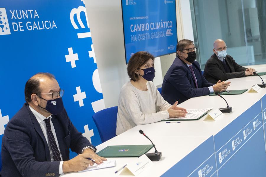 O reitor Antonio López destacou que o proxecto que se impulsou este luns é “de Galicia para Galicia”. FOTO: Xunta