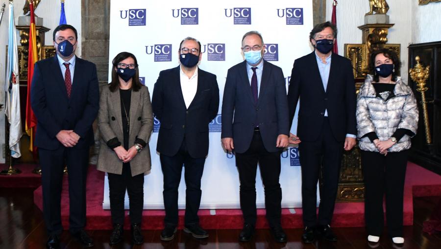 No acto, tamén estiveron presentes a vicerreitora de Igualdade, Cultura e Servizos, Mar Lorenzo, e a secretaria xeral da USC, Dulce García Mella. FOTO: Santi Alvite