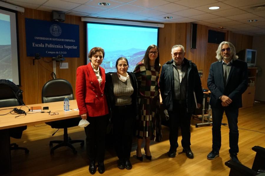 Mercedes Rois, no centro, entre Romero, Losada, Rigueiro e Álvarez, na EPS de Enxeñaría da USC