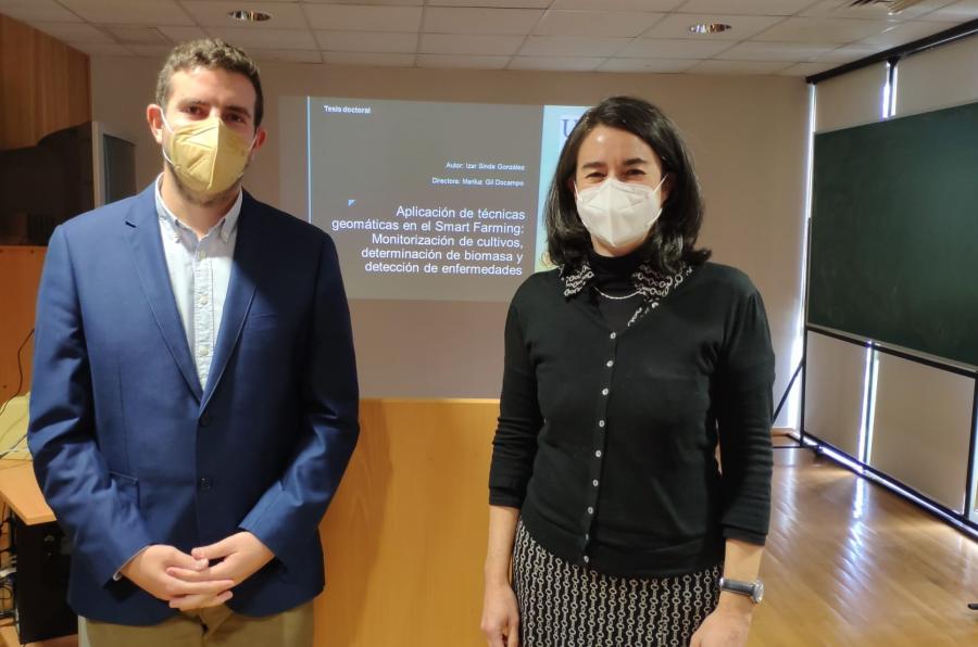 Izar Sinde y Mariluz Gil Docampo, na EPS de Enxeñaría