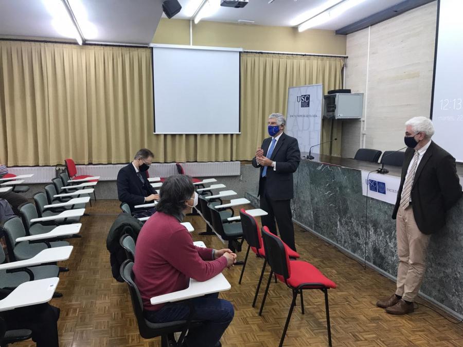 A visita permitiulle coñecer a oferta docente oficial, tanto de grao, mestrado e doutoramento, como toda a oferta que esta Facultade desenvolve no ámbito lusófono