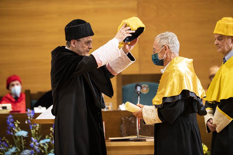 O profesor Carracedo no intre da investidura. FOTO: UC 