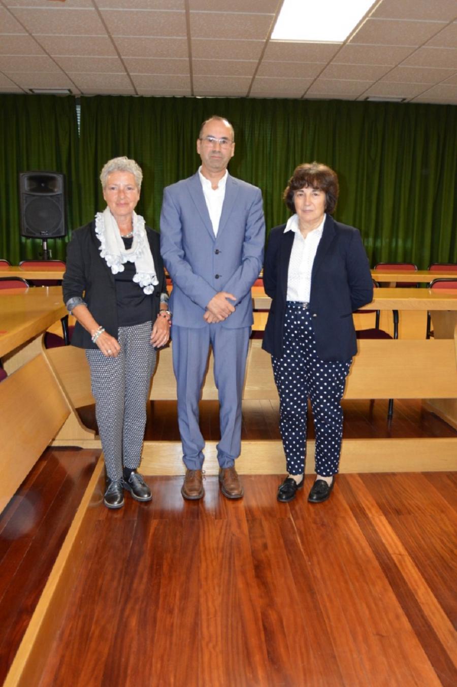 Julia Melgar, Ricardo Núñez e Ángeles García, na Facultade de Veterinaria