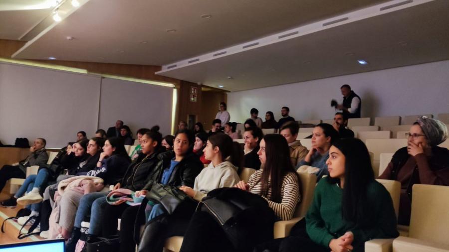 Investigadores participantes na primeira sesión do programa de divulgación científica 'DivúlgaT'