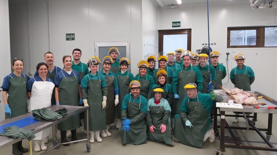 Veterinarios participantes no curso sobre necropsias en porcino organizado con Agavepor