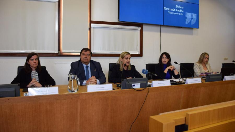 De esquerda a dereita, Marta Pérez, Julio Abalde, Dolores Fernández, Mª Jesús Lorenzana e Mónica Valderrama. FOTO: UVigo
