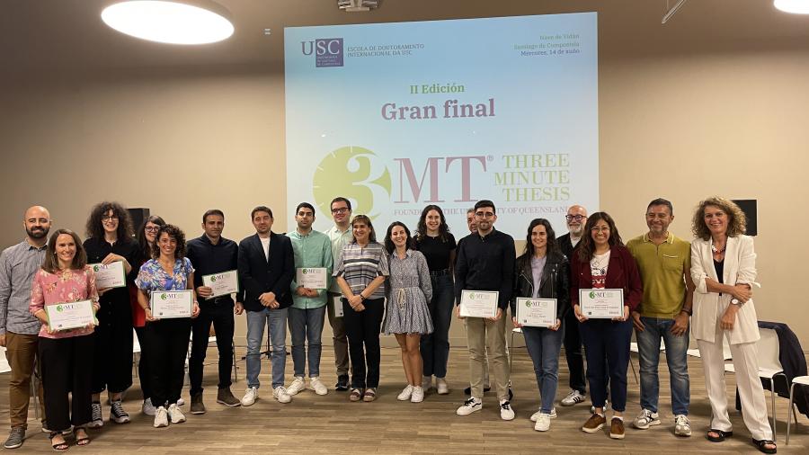 Foto de familia coas persoas participantes na fase final