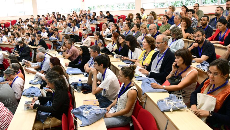 Ao encontro asisten numerosos especialistas e persoal investigador na materia. Foto: Santi Alvite