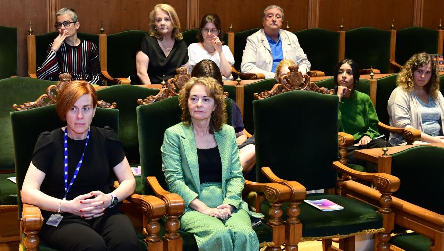 A secretaria xeral da USC e a vicerreitora de Estudantes e Cultura asistiron ao acto. Foto: Santi Alvite