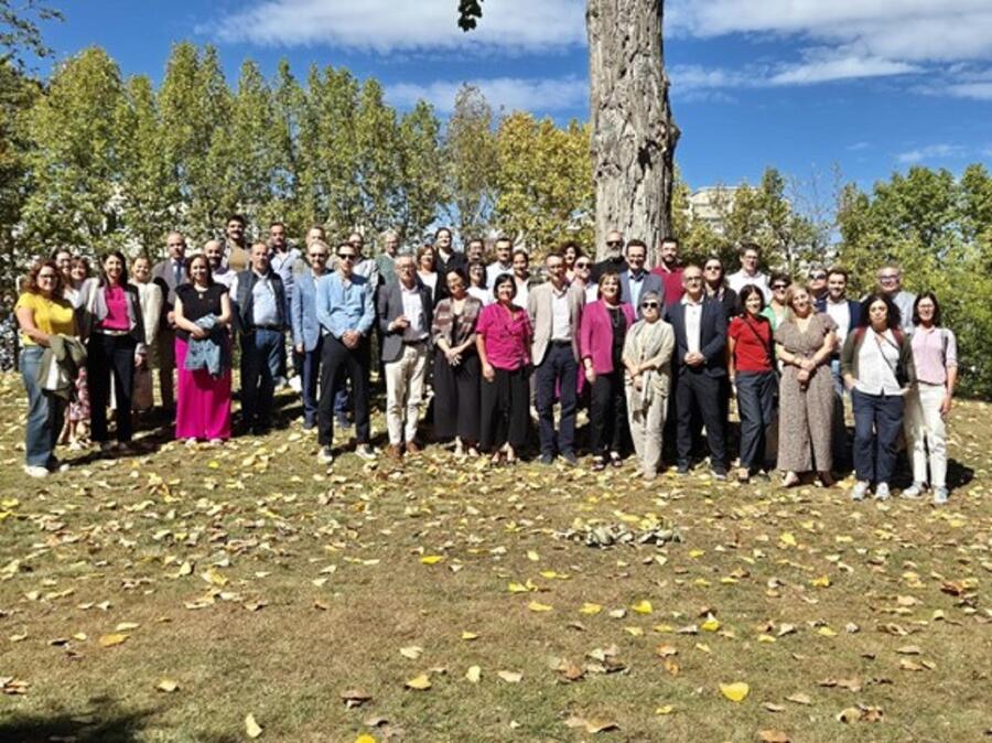 Foto de grupo da rede Universidades Españolas en Universidades Europeas (UEUE)