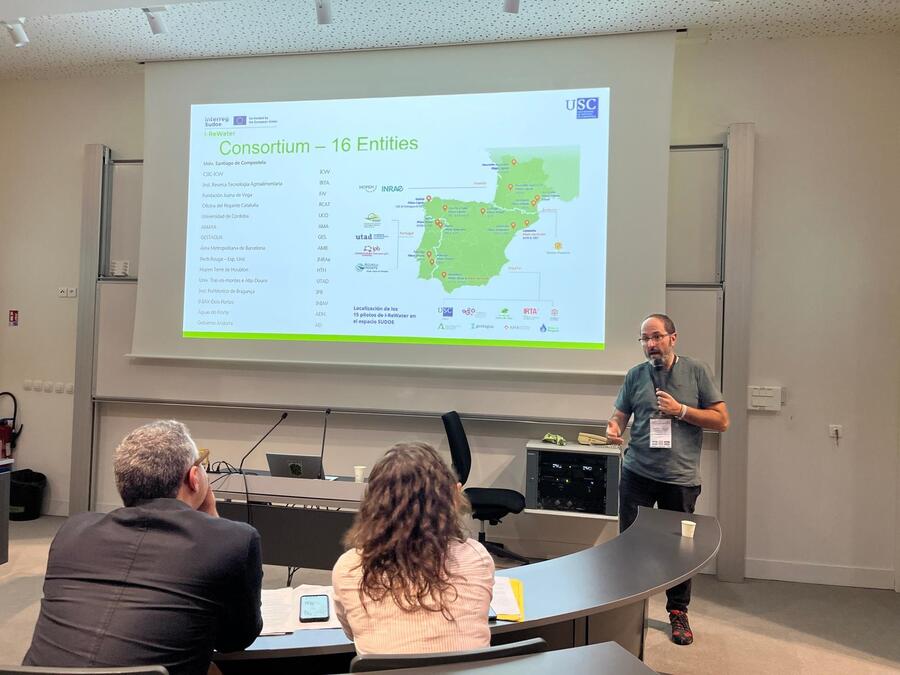 O profesor da USC Javier J. Cancela durante a súa intervención 