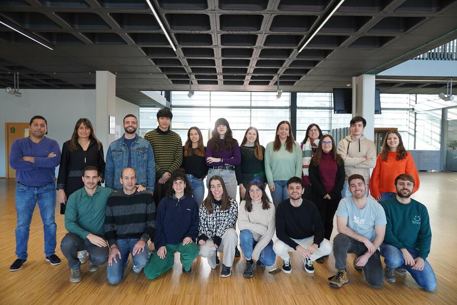 Equipo liderado por Ashwin Woodhoo que gañou nun accésit en Ciencias Básicas