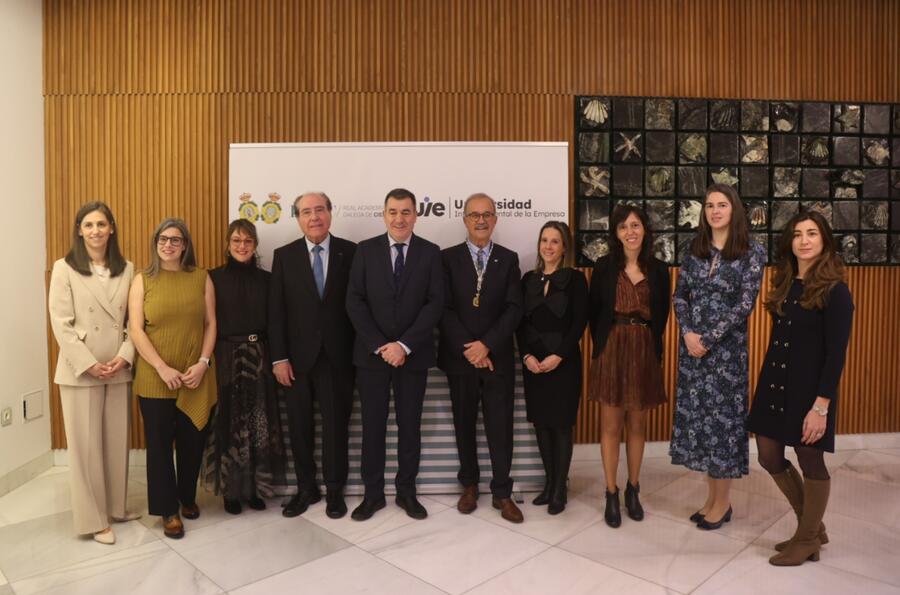 Foto de grupo das premiadas con autoridades. Foto: RAGC Foto de grupo das premiadas con autoridades. Foto: RAGC