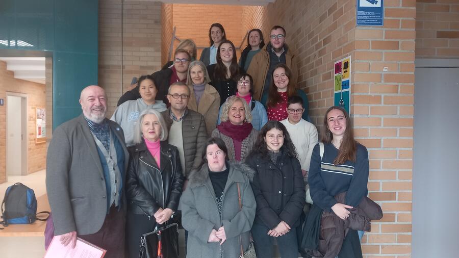 Foto de familia das persoas participantes no Obradoiro