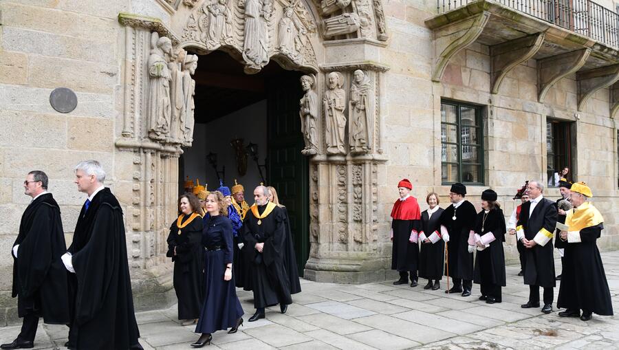 A comitiva togada partiu do Colexio de San Xerome. Foto: Santi Alvite