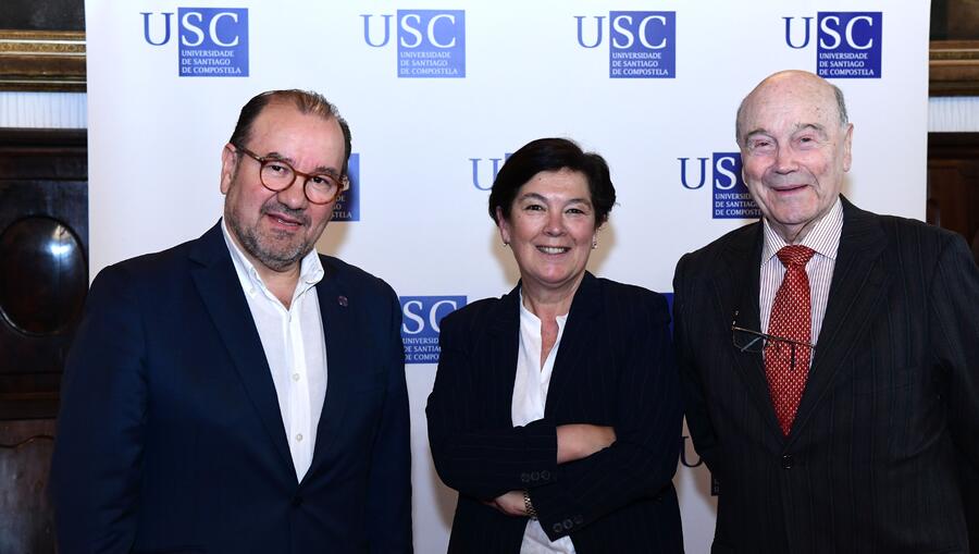 Ao acto asistiu tamén a directora da Escola, Teresa Facal. Foto: Santi Alvite