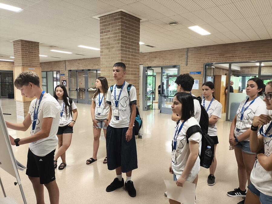 Nesta terceira edición participan un centro de adolescentes. Foto. Xuvenciencia