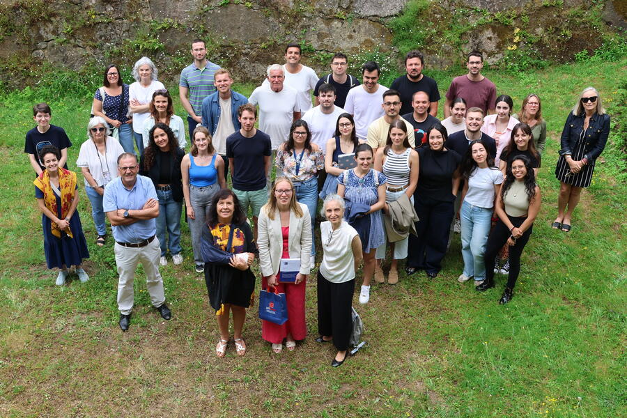 Sabrina Rose de Boer, en primeiro termo e co centro da imaxe, xunto con persoal investigador do CRETUS