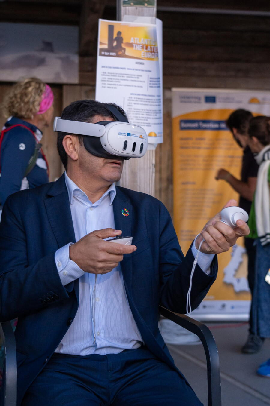 O delegado do Goberno en Galicia, Pedro Blanco, participou na actividade inmersiva da que se puido gozar durante a xornada