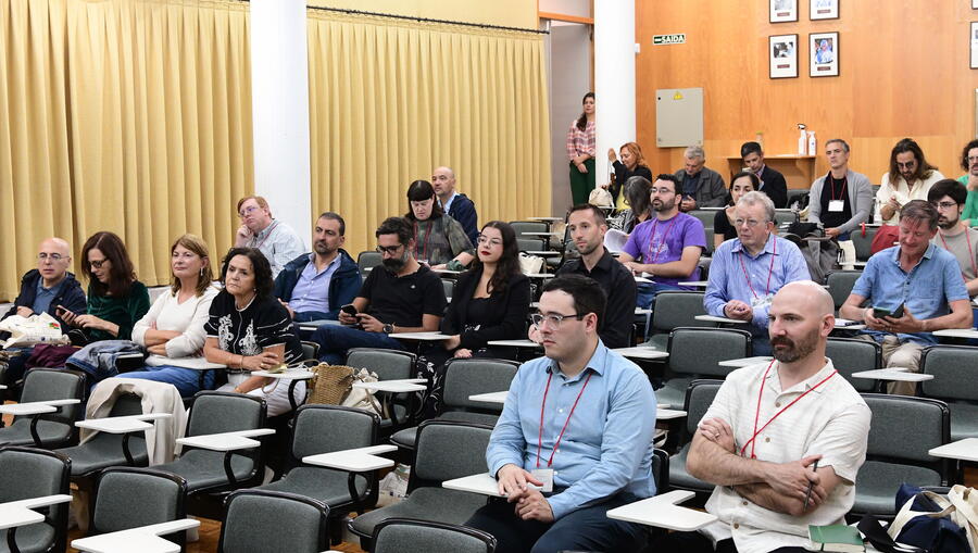 Esta cita científica desenvolverase ata o venres en Filoloxía. Foto: Santi Alvite