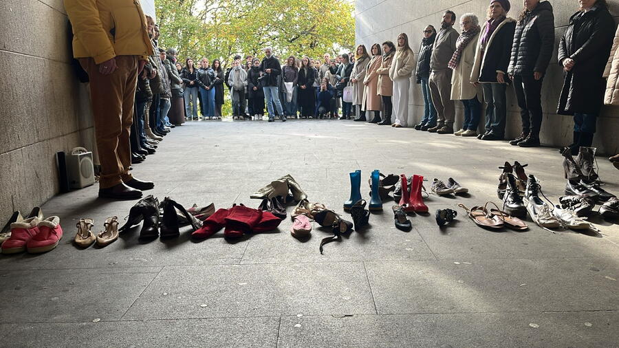 En Lugo, a comunidade universitaria representou a performance ‘Demasiado’