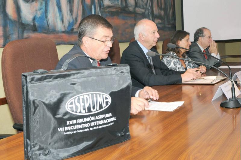 Docentes universitarios de matemáticas para a economía e a empresa reúnense na USC